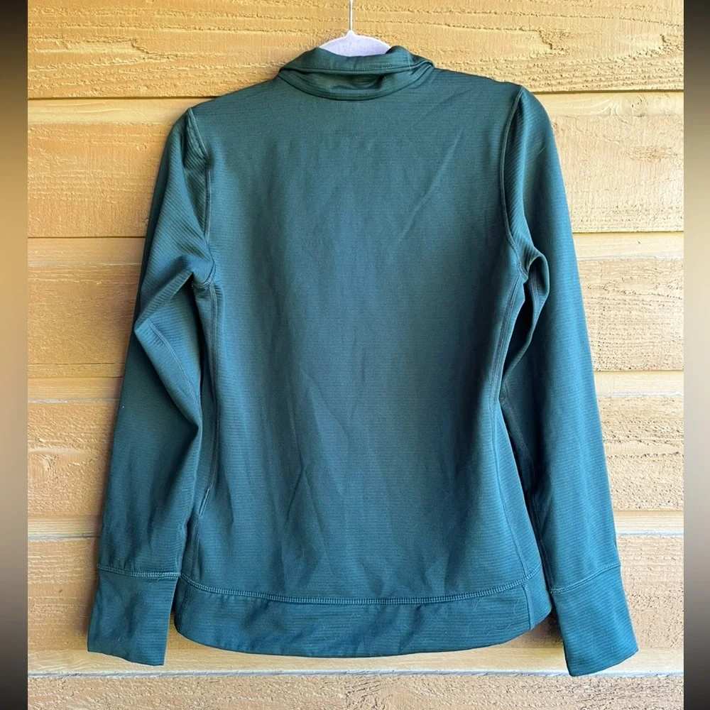 Mountain Hardware zip up soft lightweight long sleeve jacket. Size XS EUC
